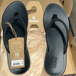 OluKai UIKI WOMEN’s Beach Pool Sandals New in Box size 8